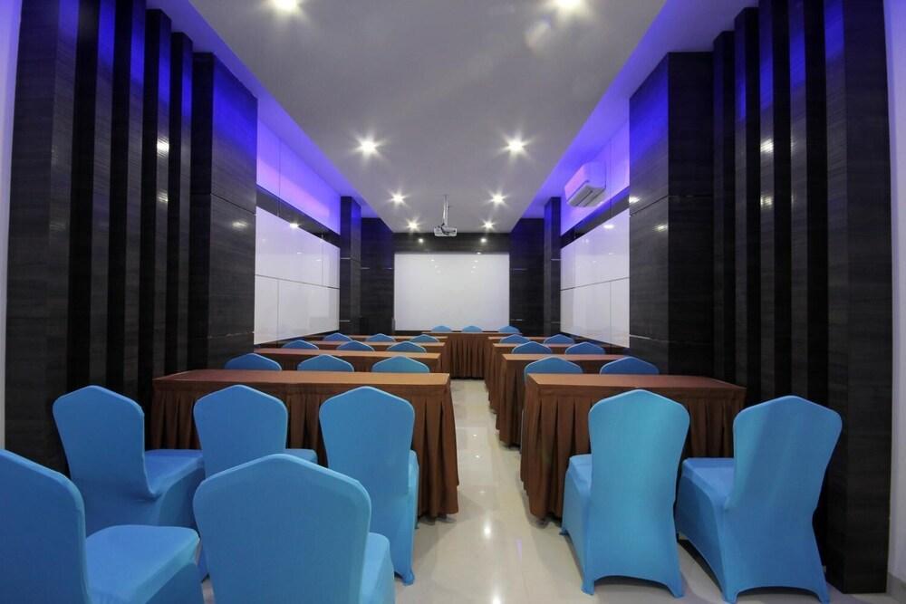 Os Hotel Airport Batam Buitenkant foto
