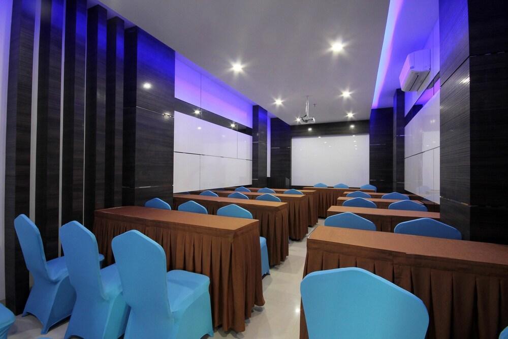 Os Hotel Airport Batam Buitenkant foto