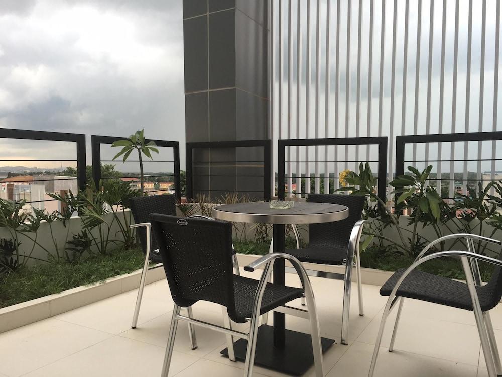 Os Hotel Airport Batam Buitenkant foto