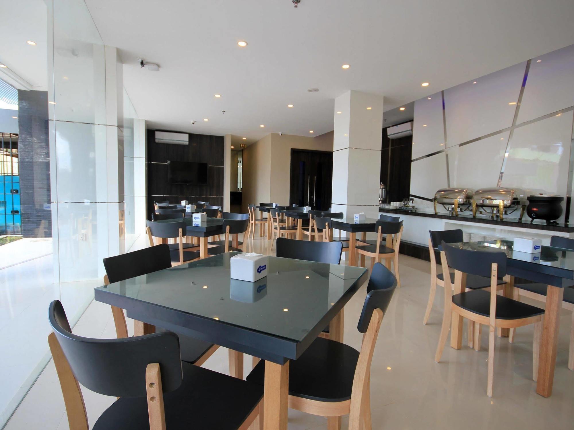 Os Hotel Airport Batam Buitenkant foto