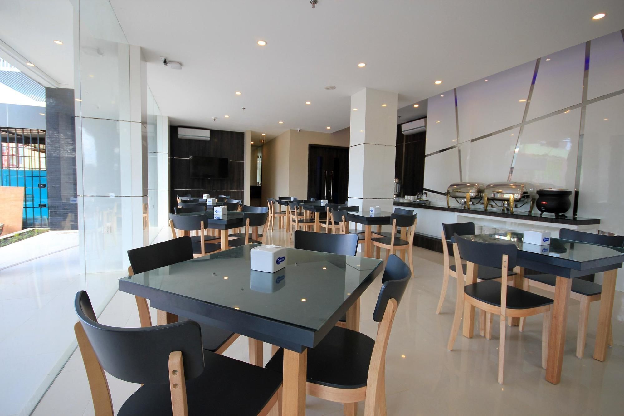 Os Hotel Airport Batam Buitenkant foto